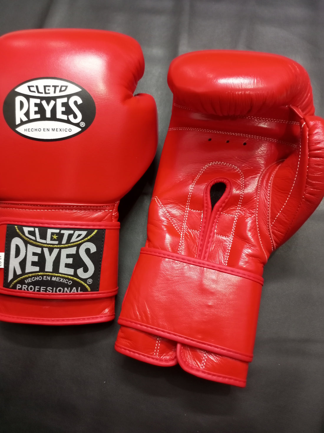 Boxing Forge red Mexican-style training boxing gloves, product view 2