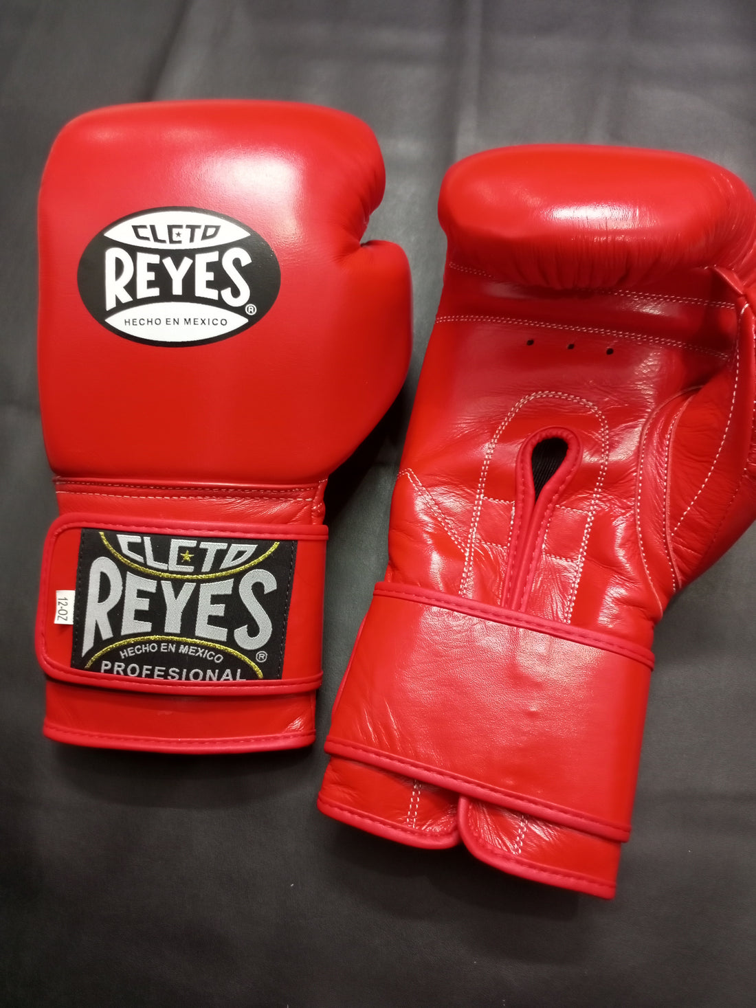 Boxing Forge red Mexican-style training boxing gloves, product view 3