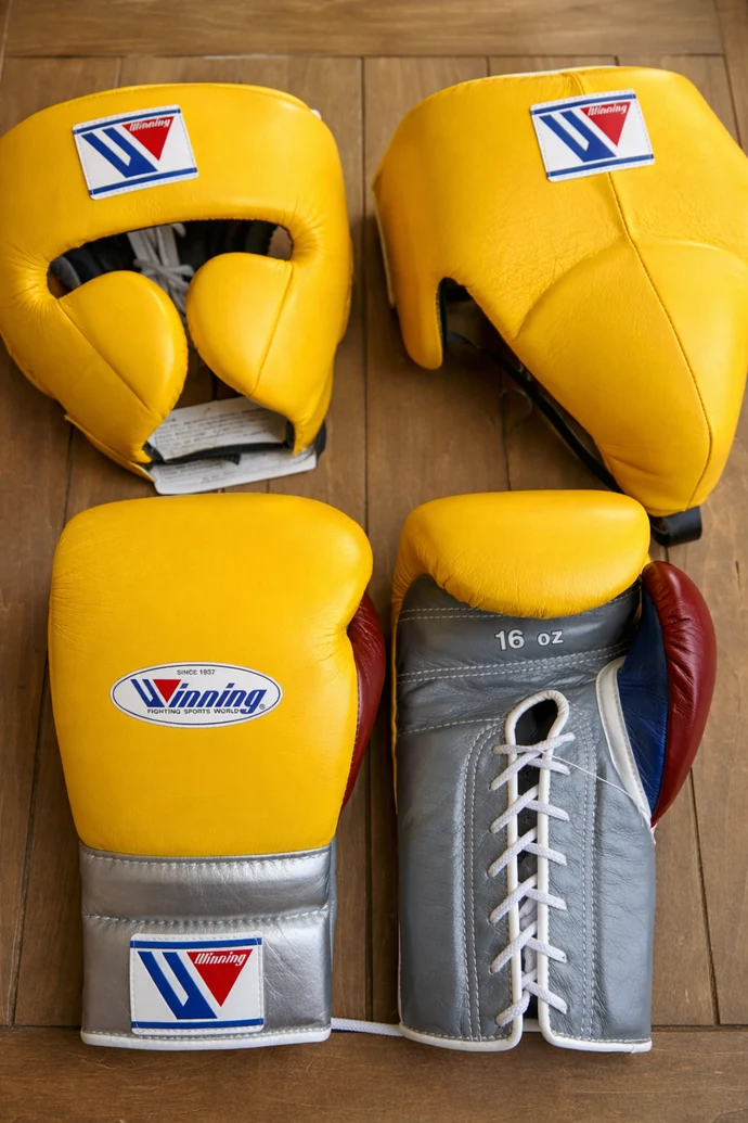 Winning Style  Boxing Set | Lace-Up Gloves, Headgear & Groin Guard – product image 1