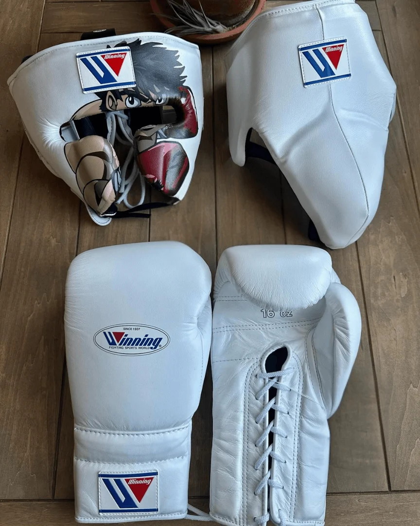 Winning Stylish Boxing Set | Lace-Up Gloves, Headgear & Groin Guard – product image 1
